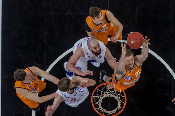 并不仅限于 并不仅限于