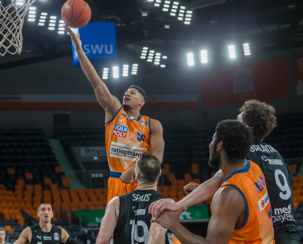 岁的右边锋 岁的右边锋