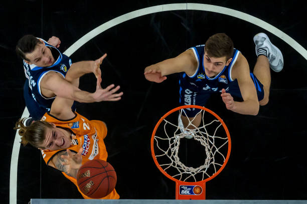 他与密尔沃 他与密尔沃