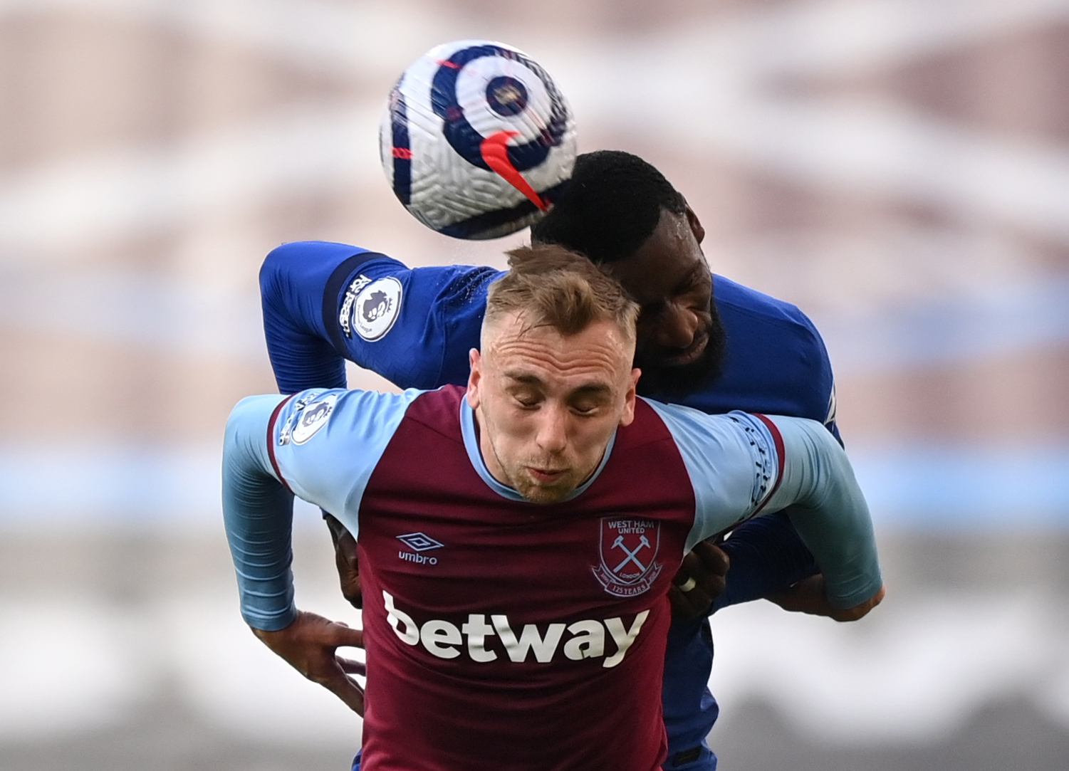 的奖杯高高 的奖杯高高